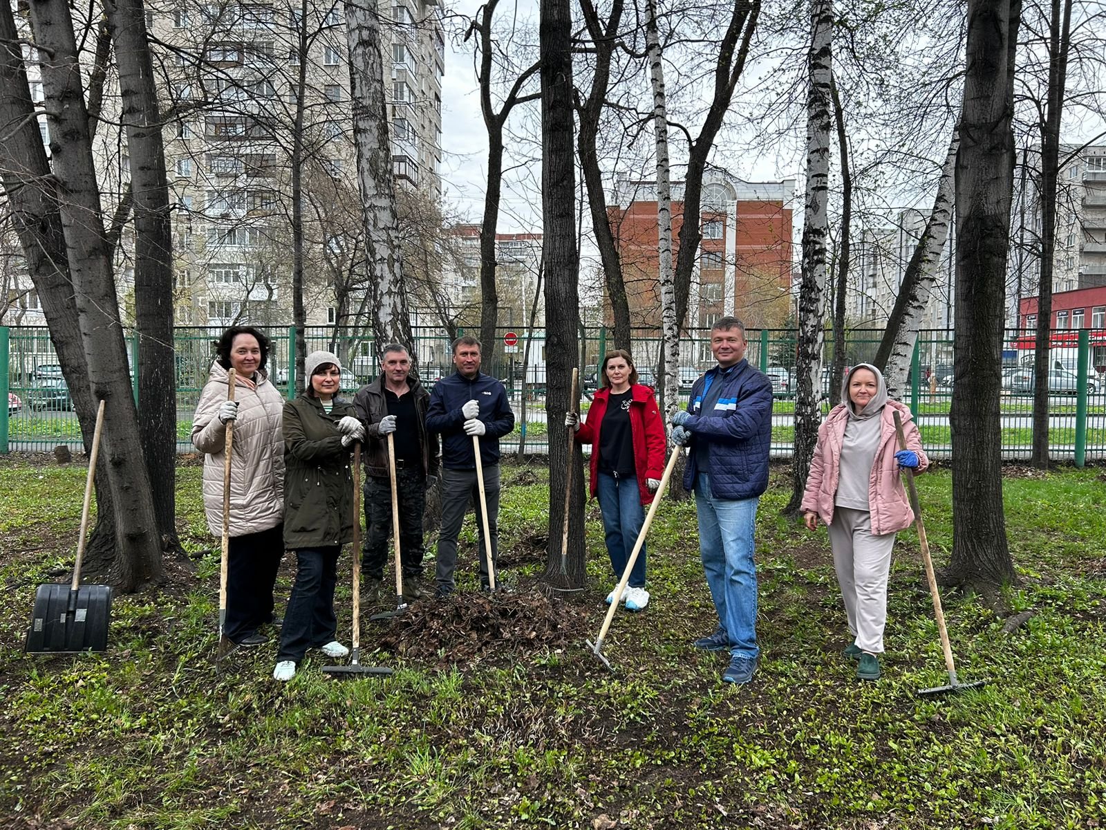 Традиционный субботник Министерства социальной политики Свердловской  области прошел в доме ребенка :: Новости :: Официальный сайт Министерства  социальной политики Свердловской области